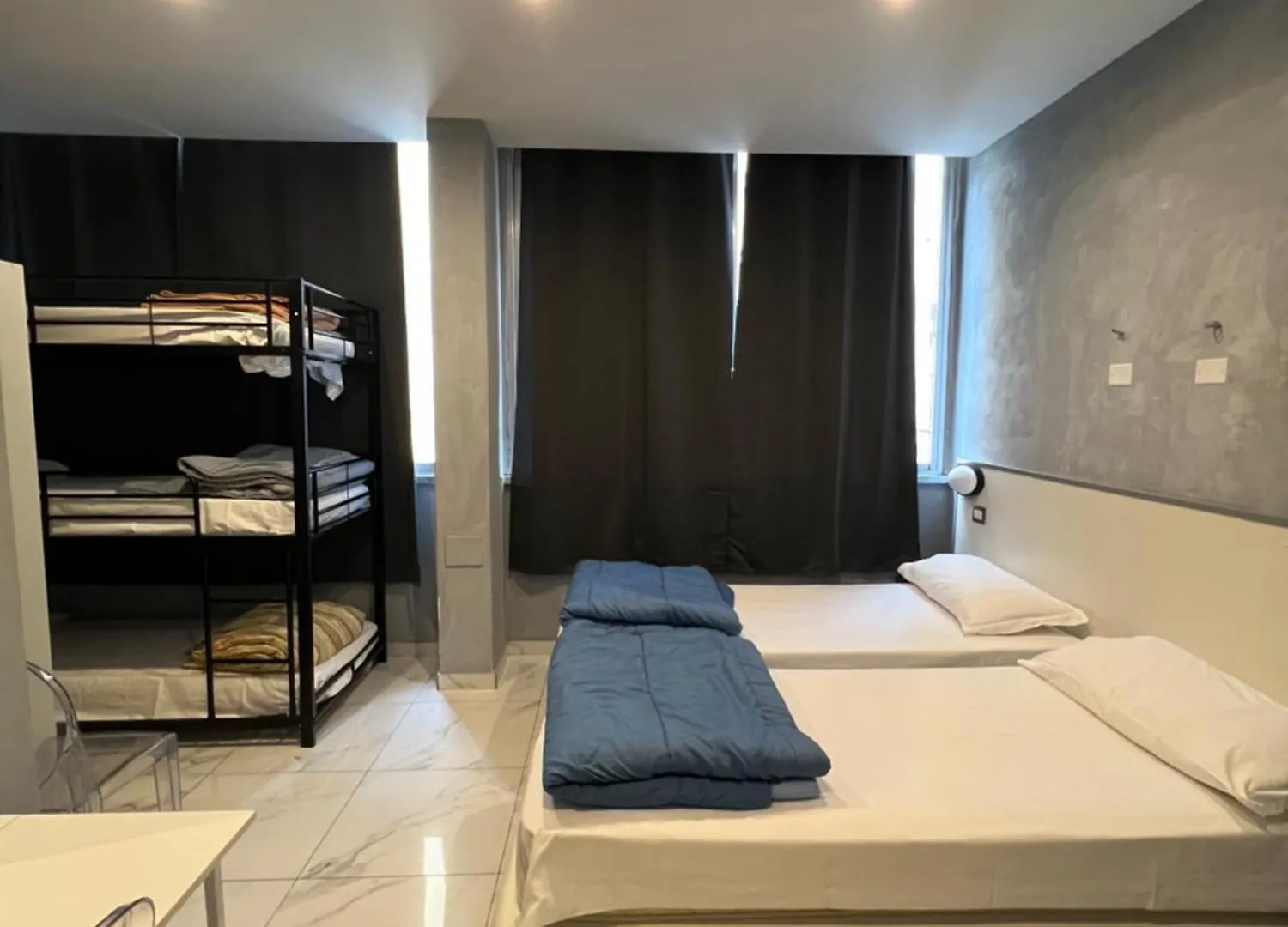 Lion University & Youth Hostel Milano 0*, Milan Italy