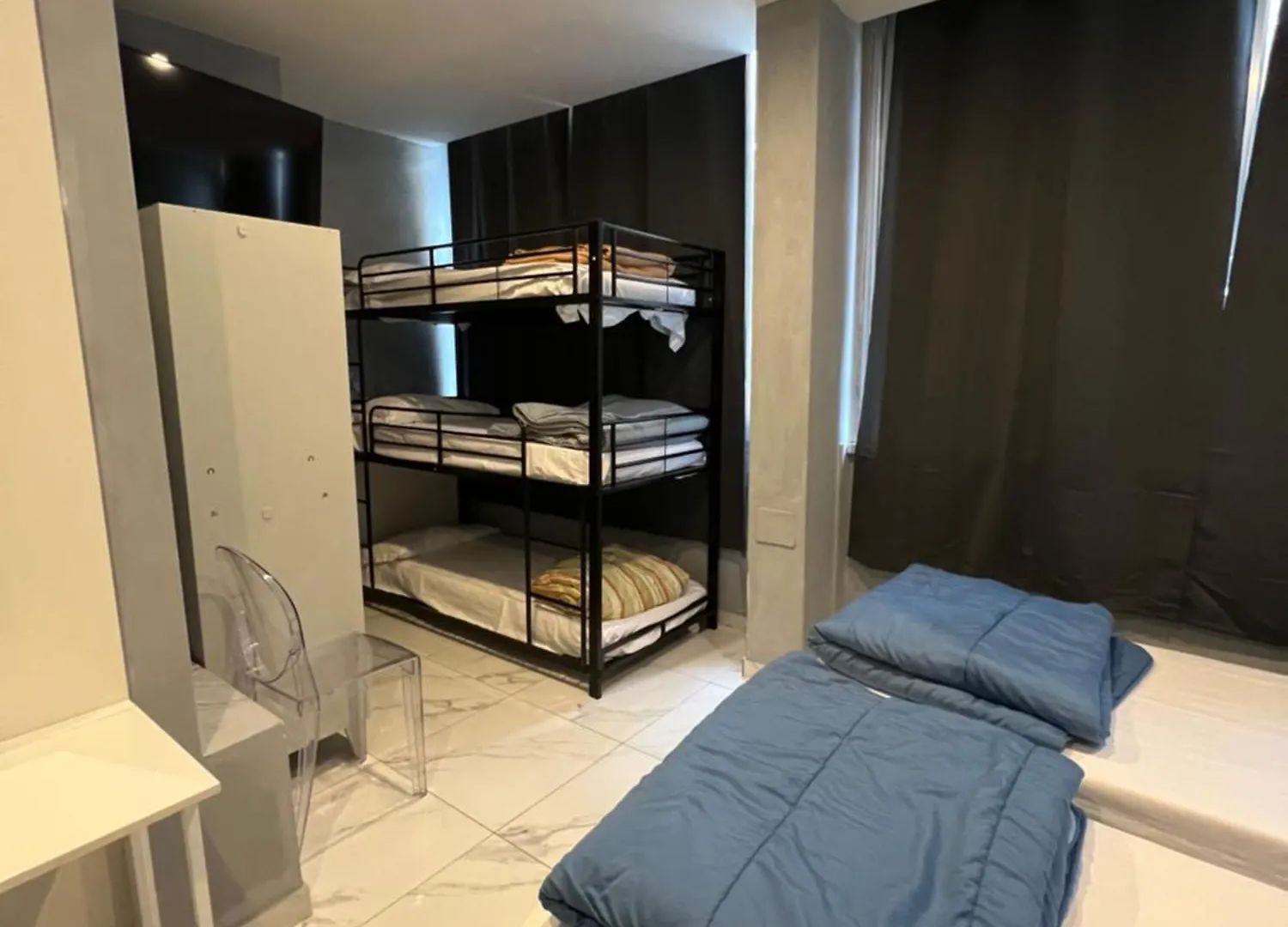 **  Lion University &Youth Hostel Milano Italia