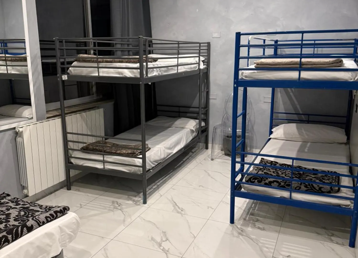 Lion University & Youth Hostel Milano 0*, Milan Italy