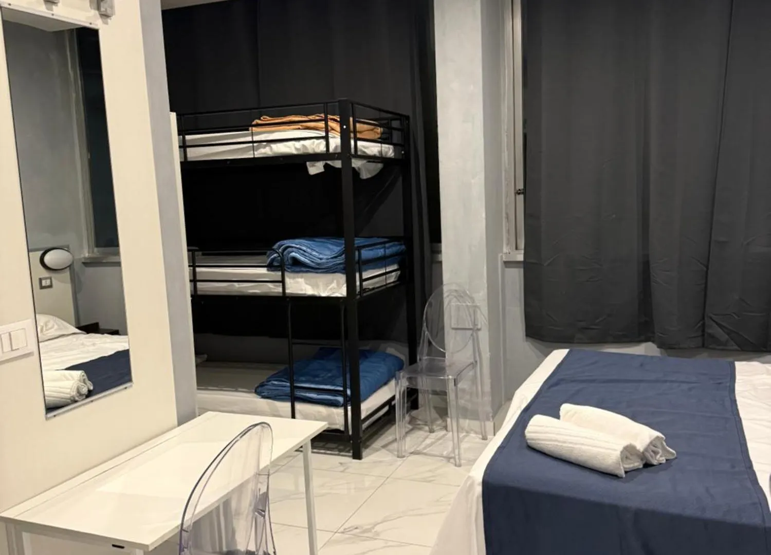 Lion University & Youth Hostel Milano 0*, Milan