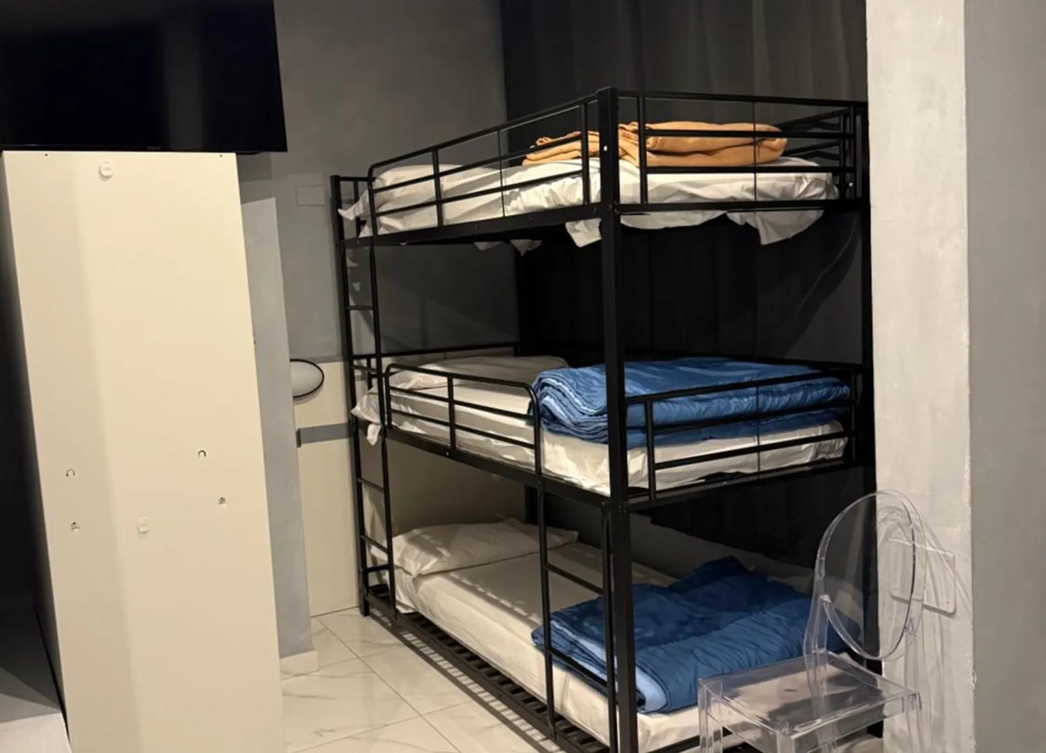 Lion University & Youth Hostel Milano 0*, Μιλάνο
