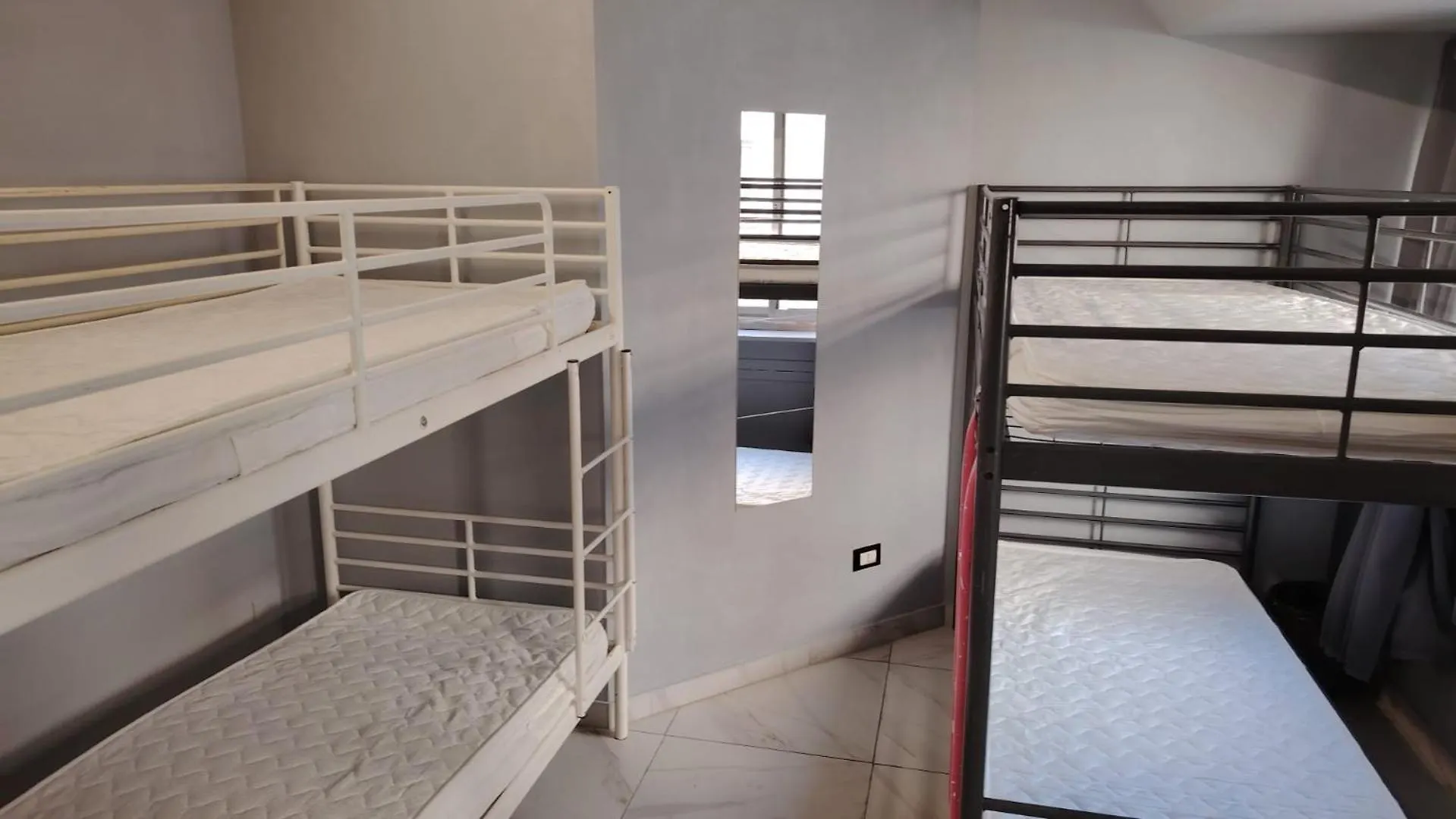 Lion University & Youth Hostel Milano Italy